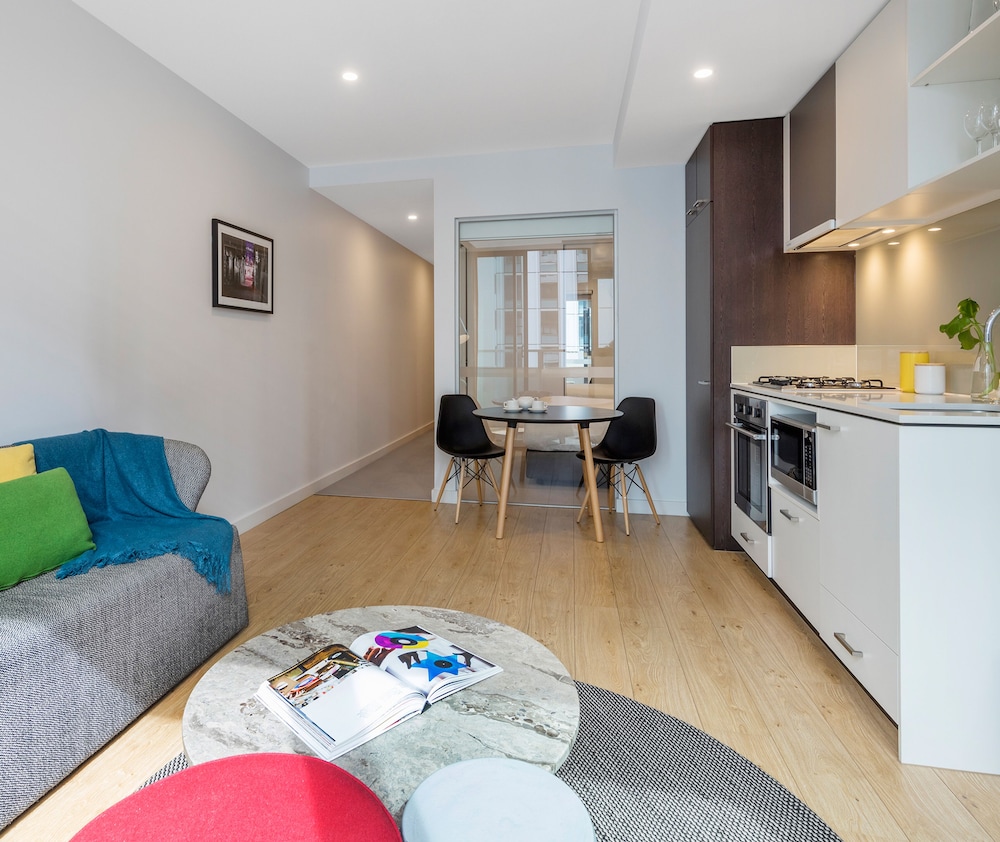 Oaks Melbourne Southbank Suites 24/47
