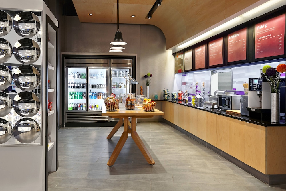 Aloft Calgary University 18/21