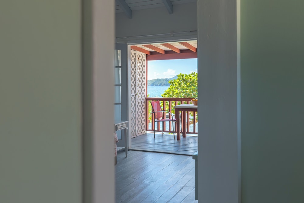 Fort Recovery Beachfront Villa & Suites Hotel 23/49