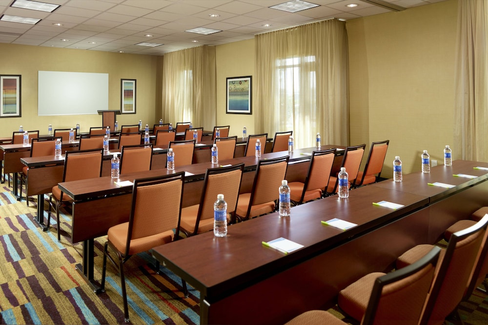 Fairfield Inn Suites Fayetteville North 38/50