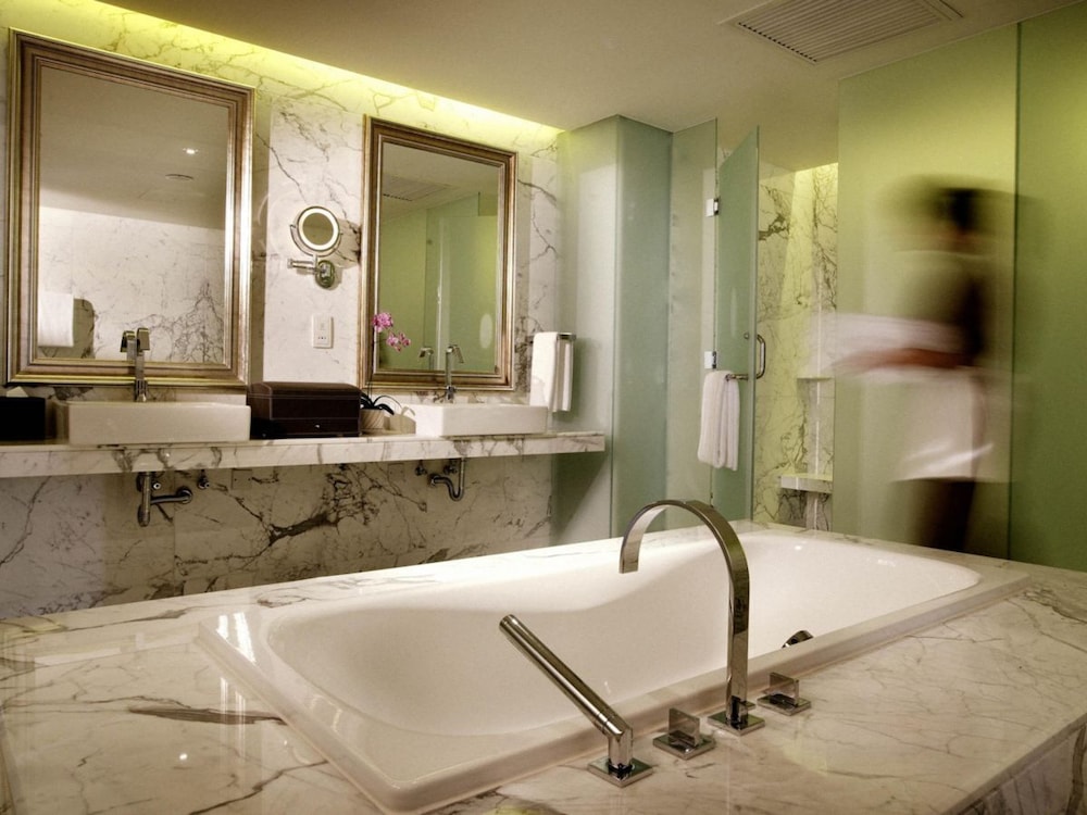 Ambassador, Suite, Single Bed