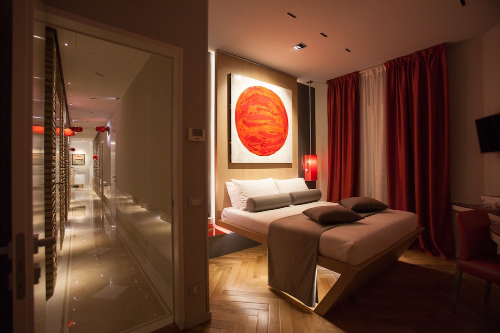 Navona Rooms 17/27