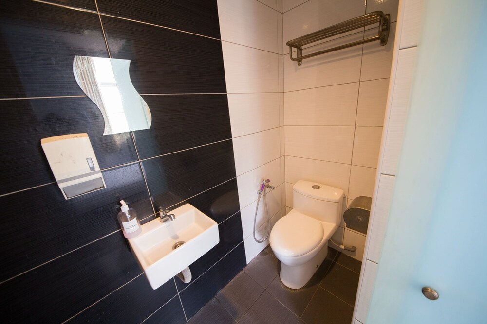 Golden Pearl Hotel 43/45