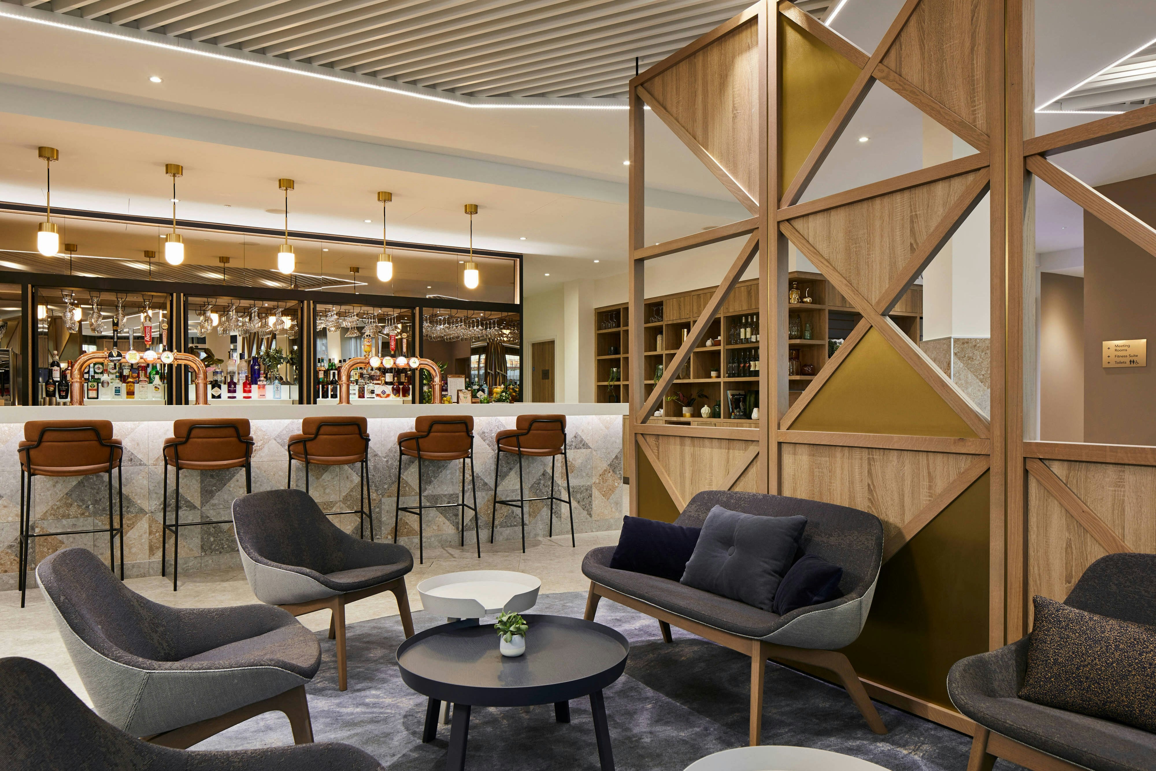 Courtyard by Marriott London City Airport 7/18