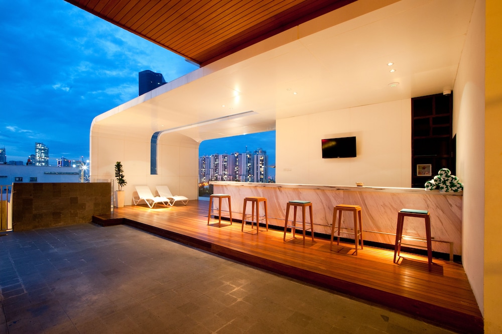 Js Luwansa Hotel And Convention Center 8/65