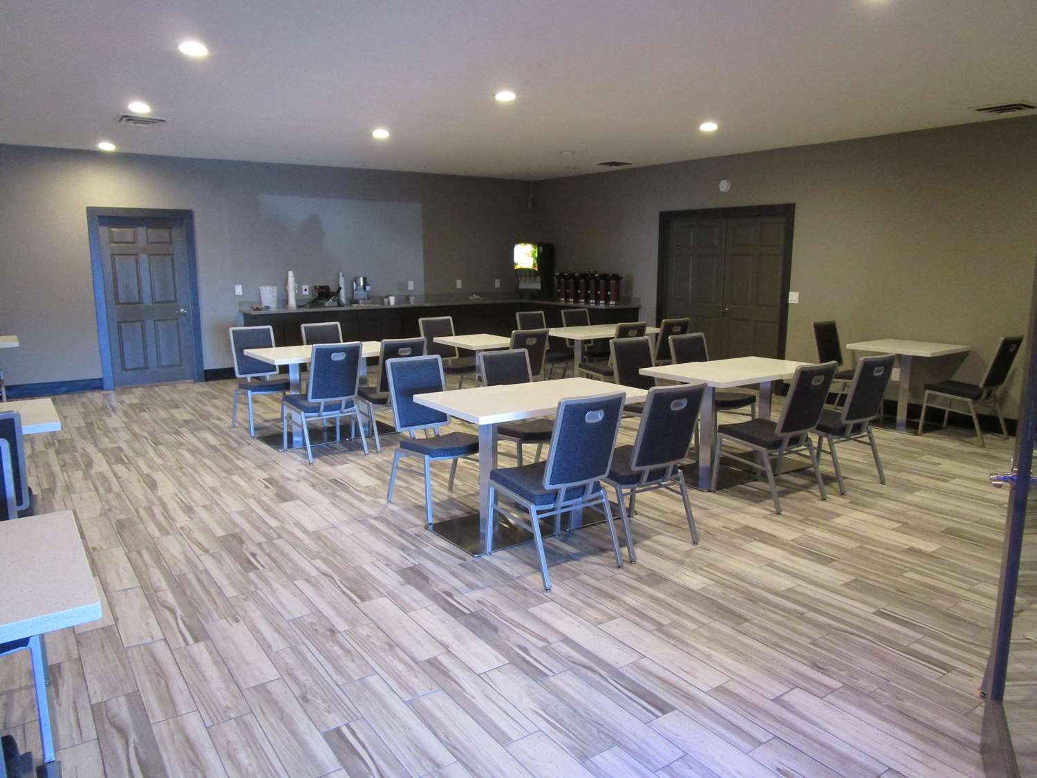 Surestay Plus Hotel By Best Western Point Richmond 32/37