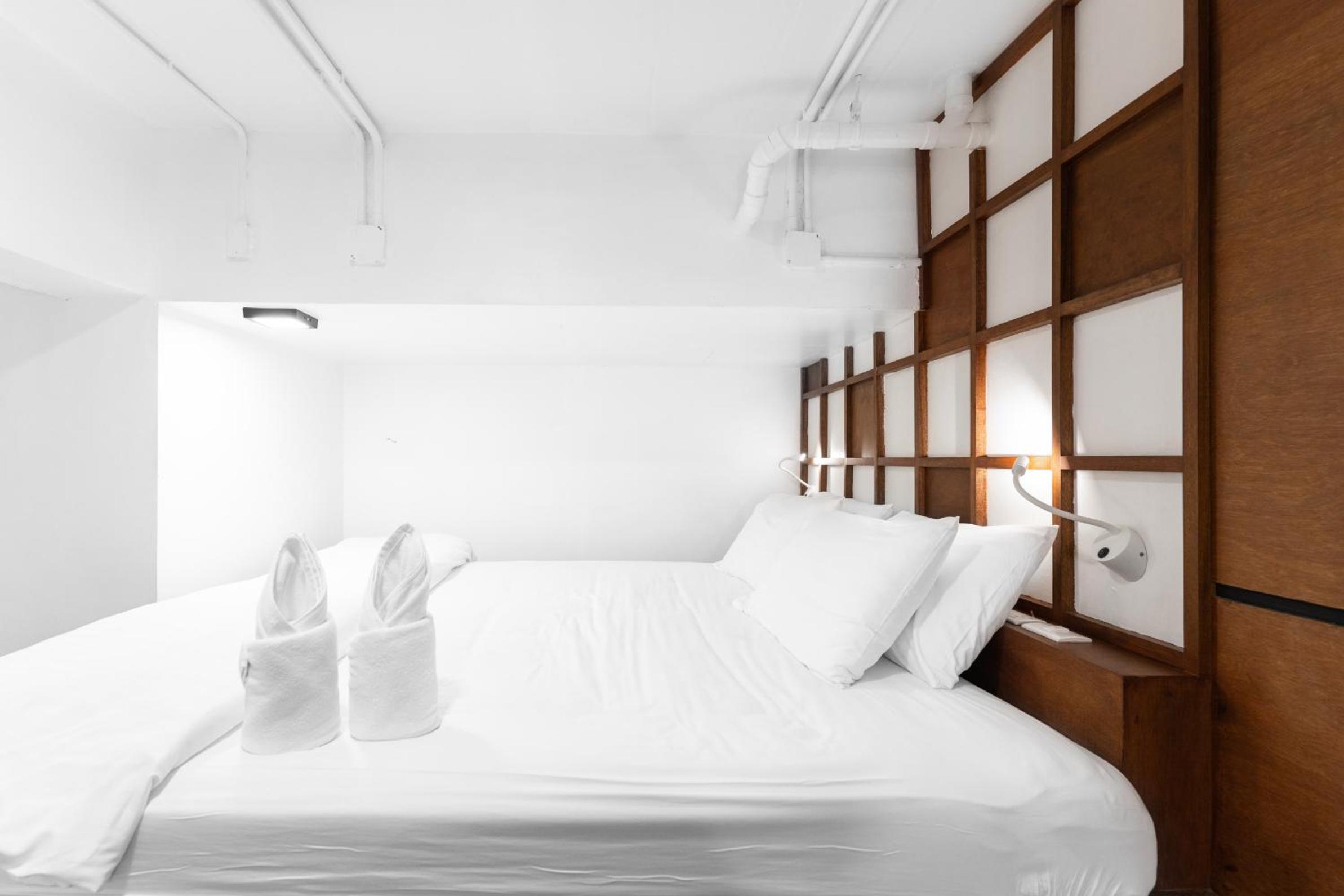 Room, Double Bed, Private Bathroom 2/7