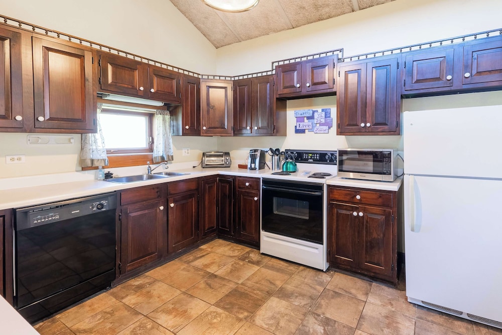 Fireside Inn And Suites 52/64