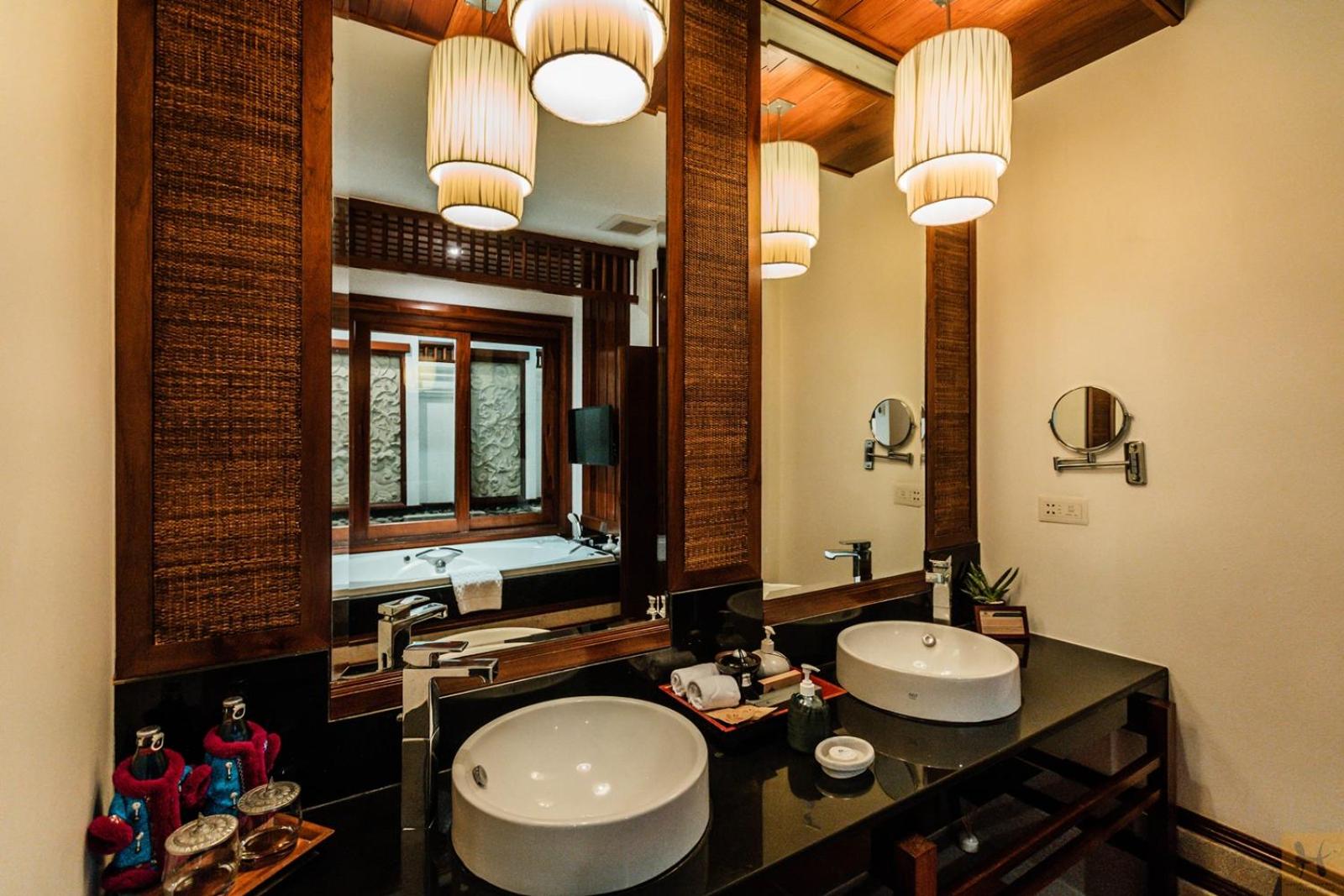 Executive Suite, Ratilanna Riverside Spa Resort Chiang Mai 3/6