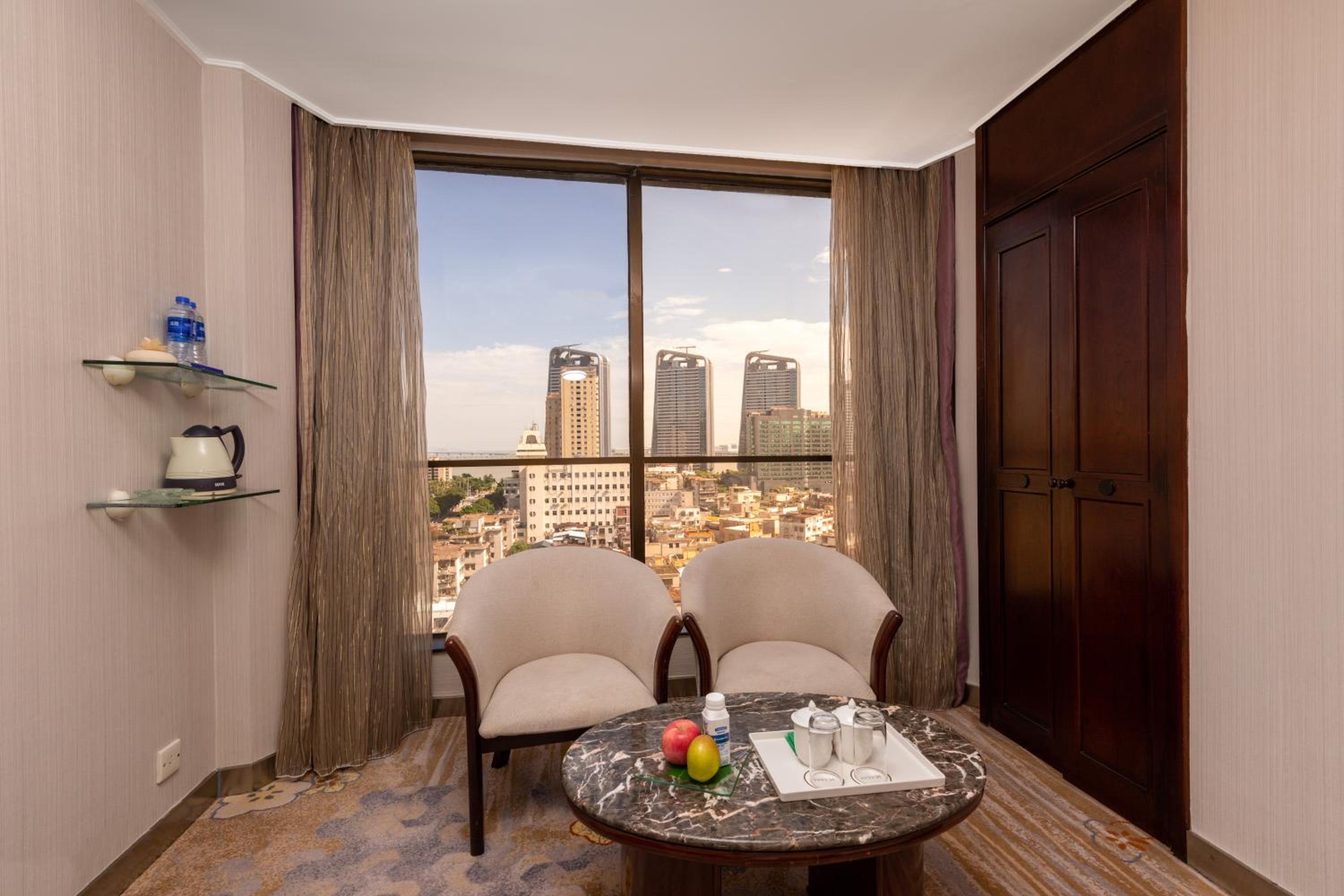 Comfort, Double Bed, Guangdong Hotel Zhuhai Ex Guangdong Regency 3/3