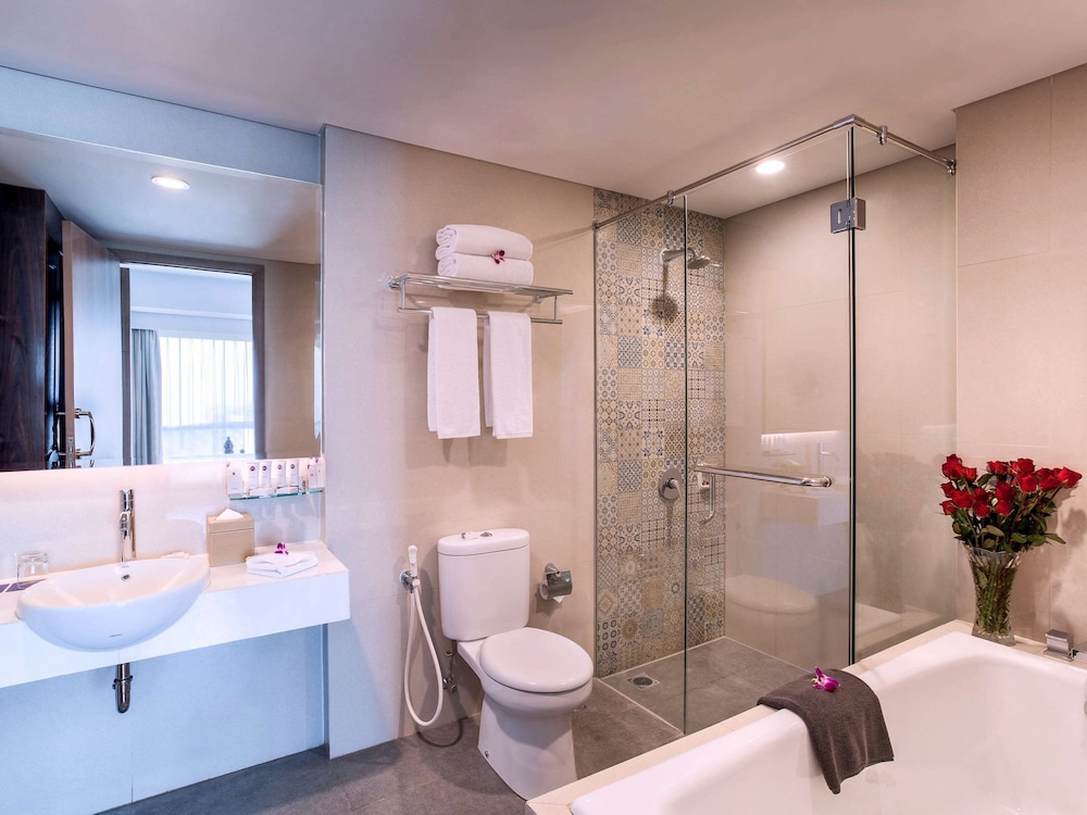 Grand Mercure Yogyakarta Adi Sucipto 14/70