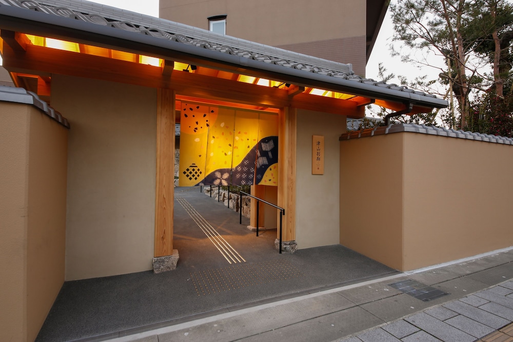 THE SHIROYAMA TERRACE TSUYAMA VILLA 2/68