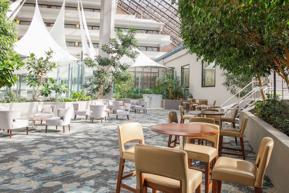 Doubletree By Hilton Hotel Rochester 68/80