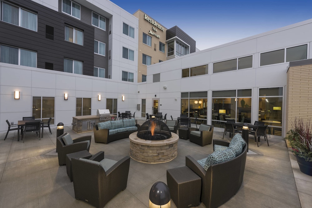 Residence Inn Milwaukee West 25/34