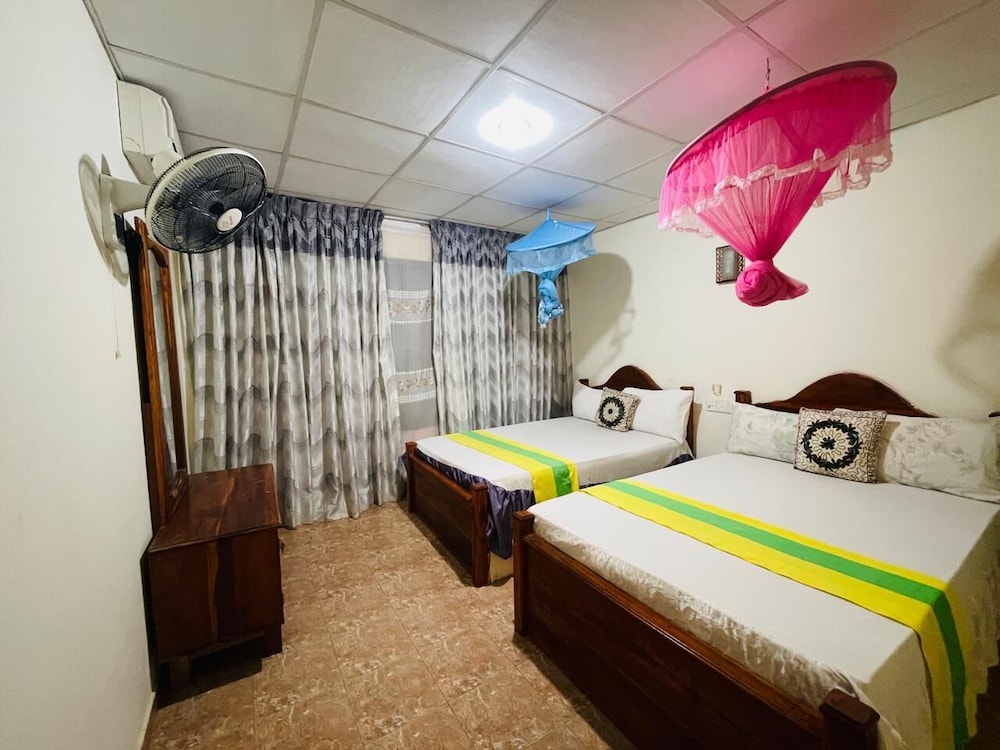 ROOM, TRIPLE