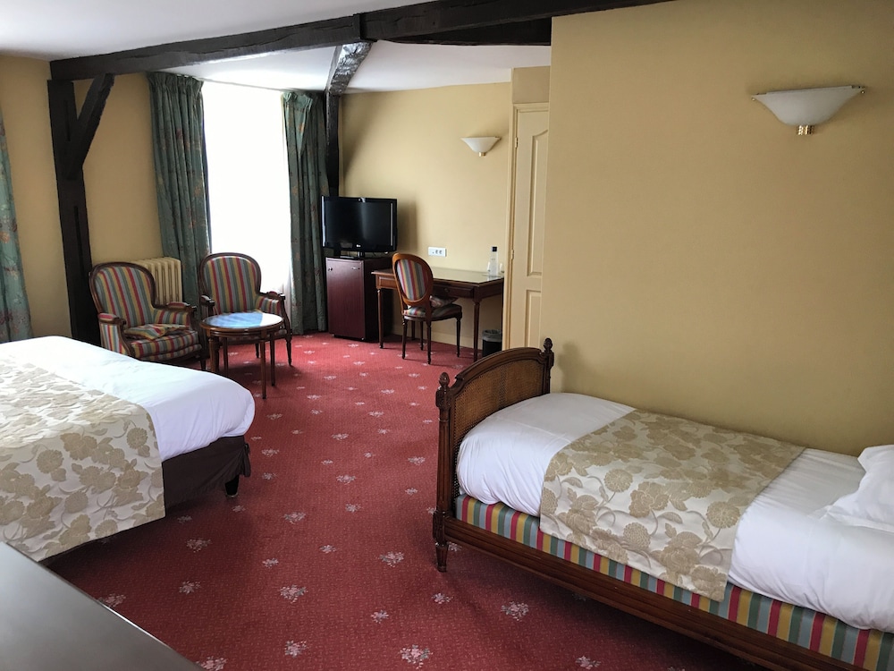 Castle, Suite, 1 King and 1 Single Beds