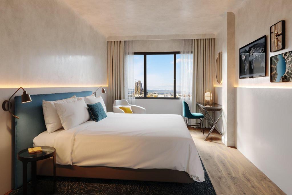 Urban, Guest Room, Superior, King Bed, Sagrada Familia View