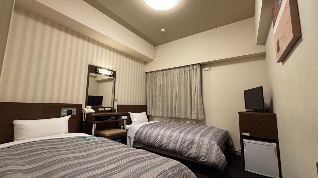 Casual, Standard, Twin Beds, No View