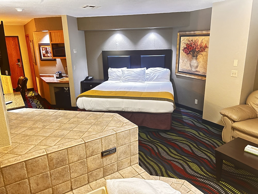 جناح تنفيذي بسرير كينج بحوض جاكوزي، Apple Tree Inn and Suites 2/10