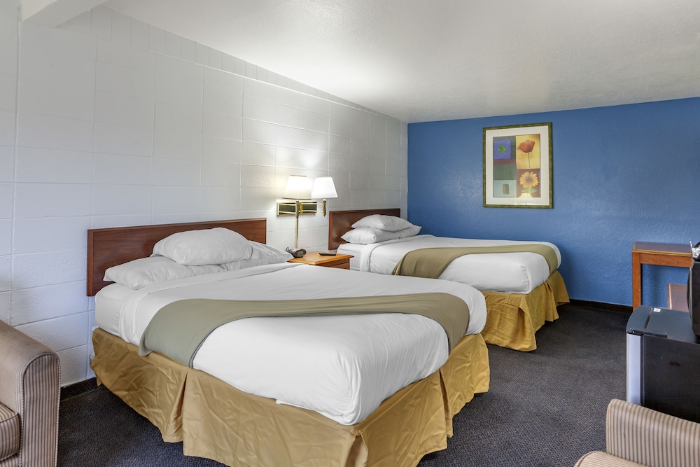 BASIC, 2 QUEEN BEDS, SMOKING
