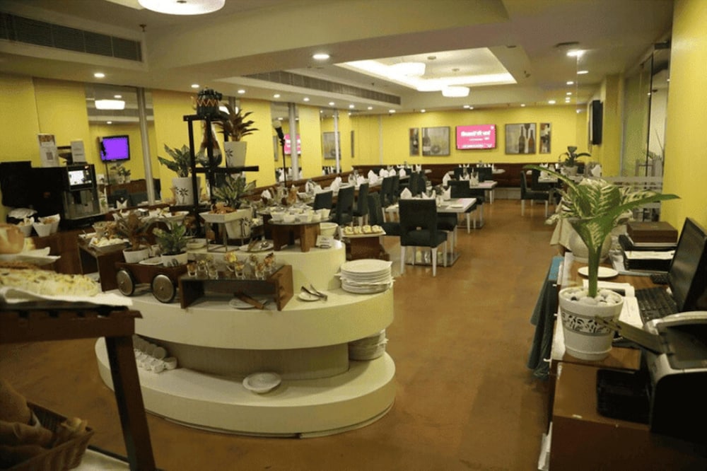 Sarovar Portico Naraina 41/54