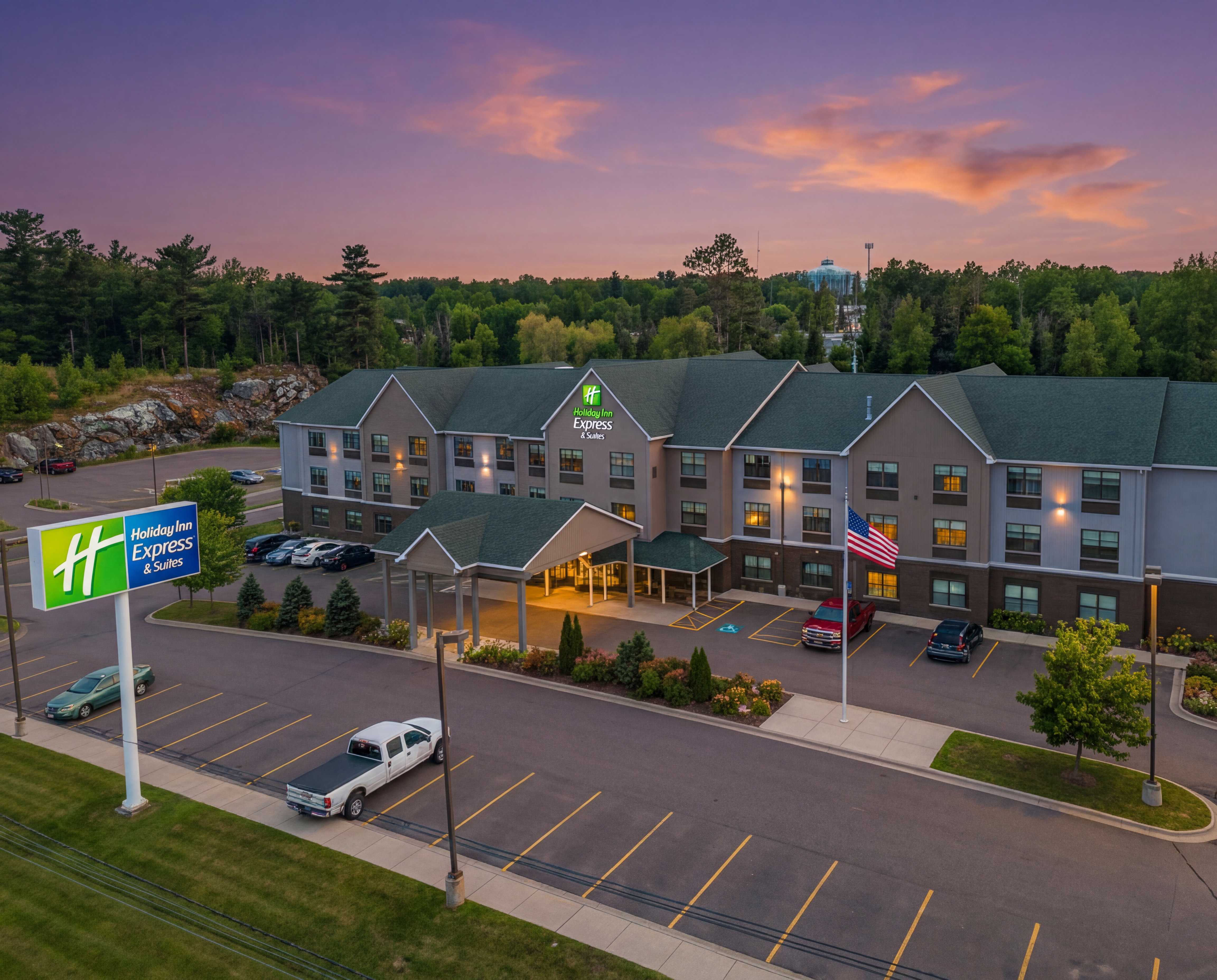 Holiday Inn Express & Suites Marquette, an IHG Hotel 48/50