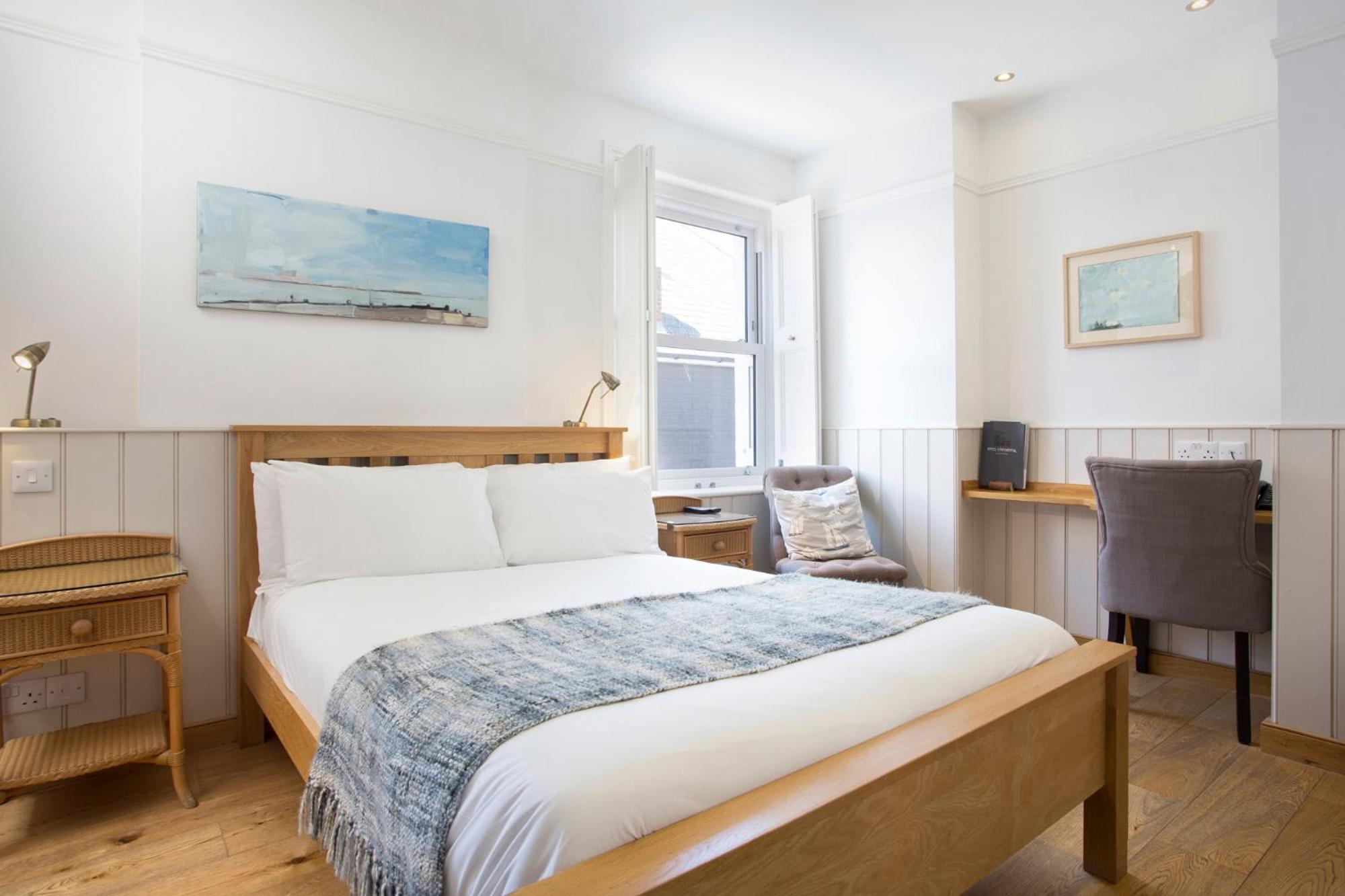 Deluxe, Double Bed, Side Sea View