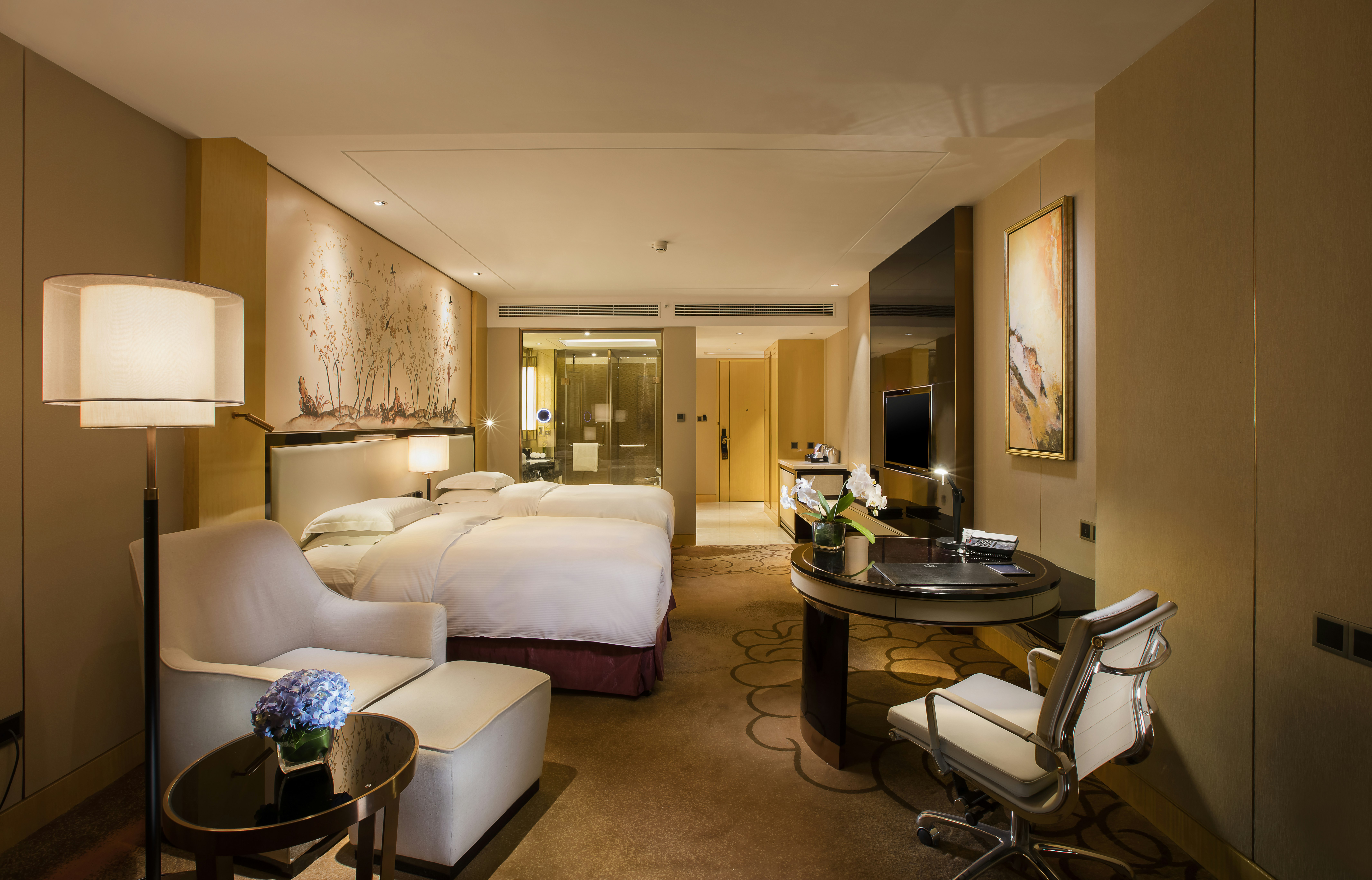 HILTON WUHAN RIVERSIDE 77/79