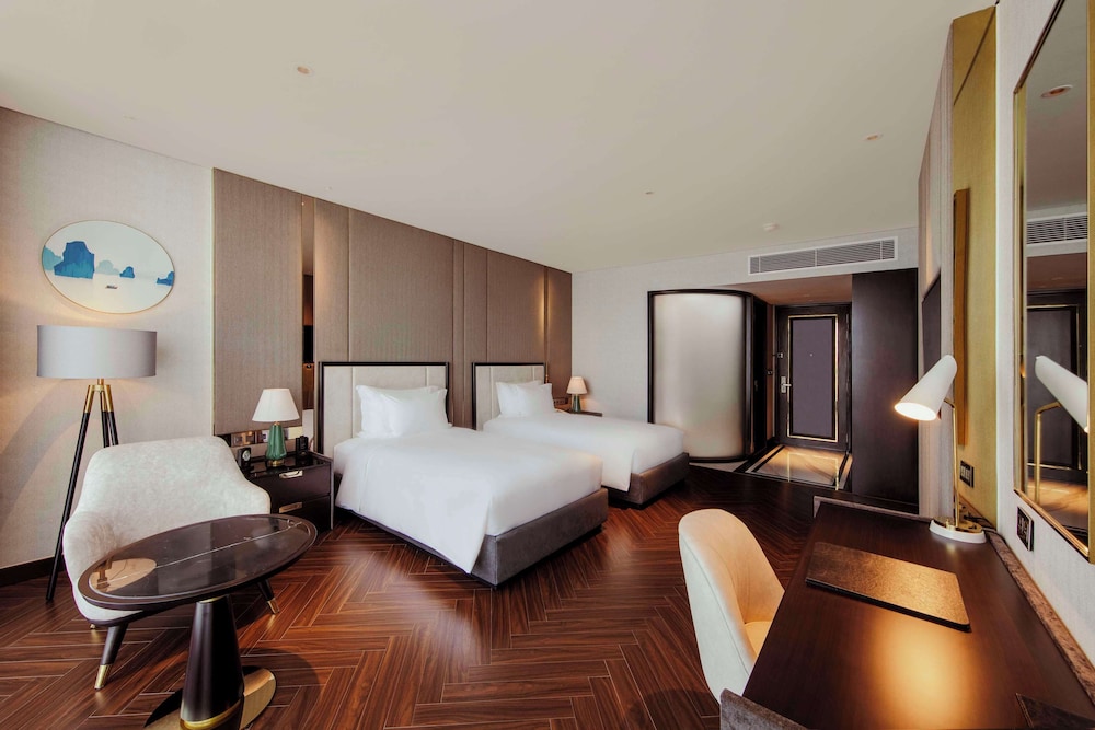 Deluxe, Twin Beds, Bay View