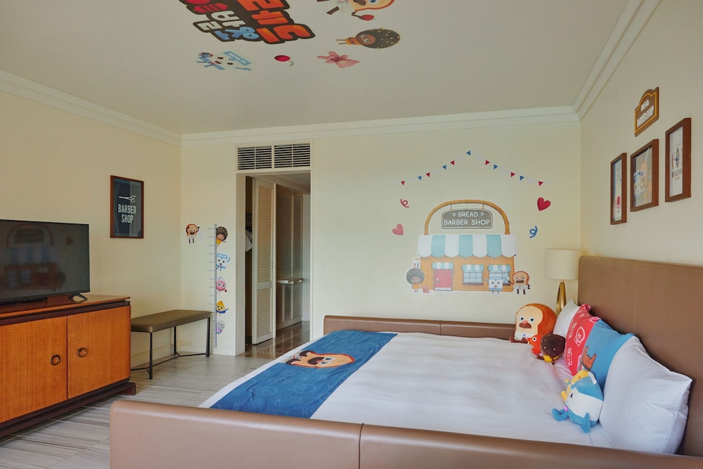 Bread Barbershop, Pool Side, Club Lounge Access، Lotte Hotel Guam 5/8