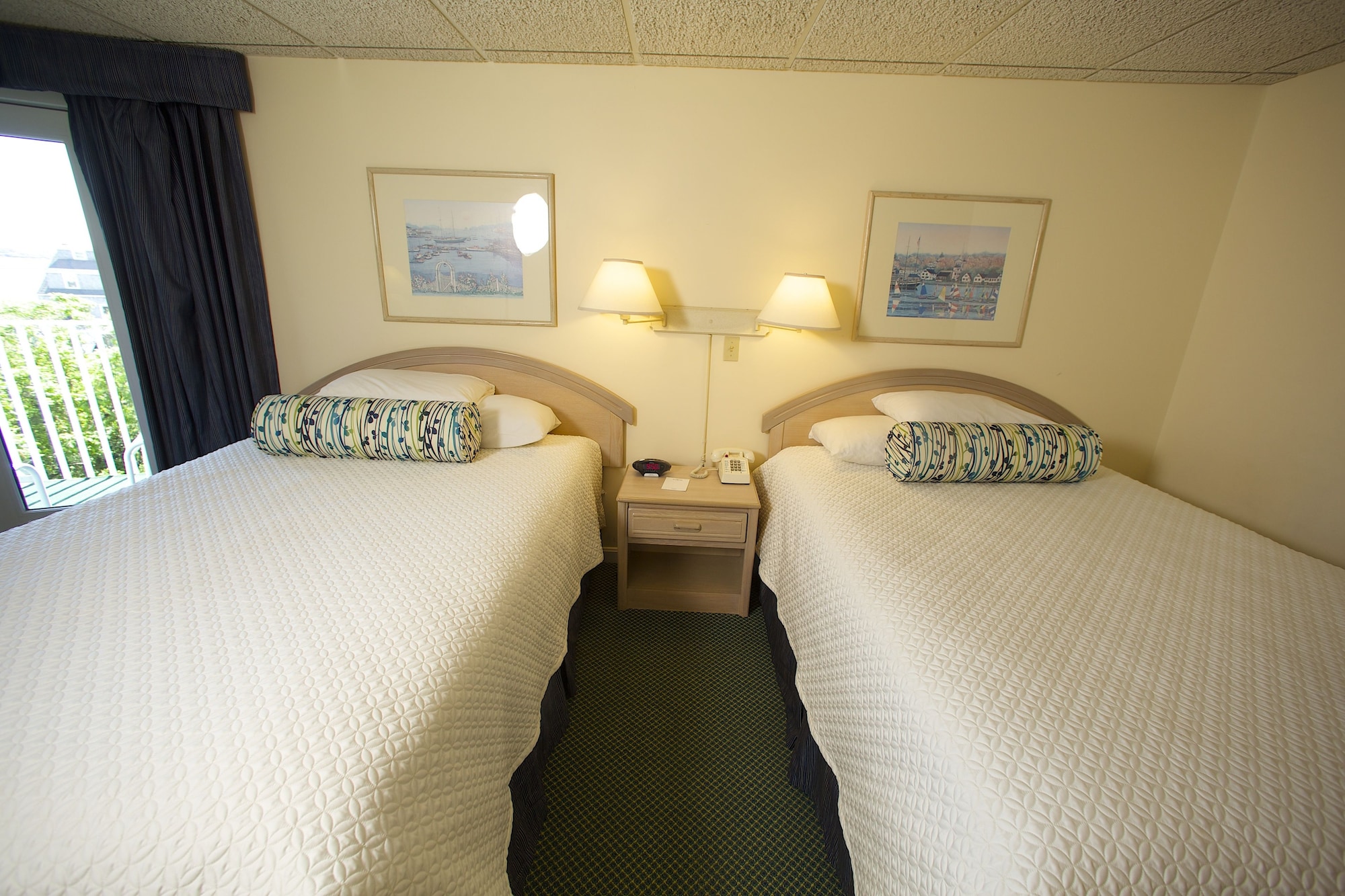Atrium, 2 Queen Beds