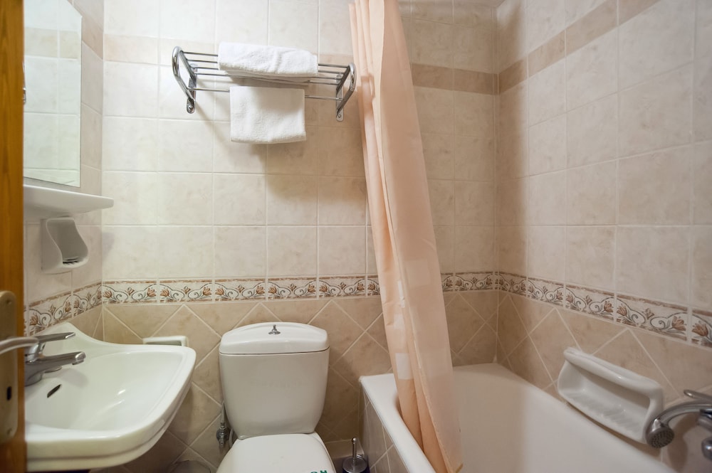 غرفة ثلاثية بسرير مزدوج وسرير فردي، Pan Hotel 5/8