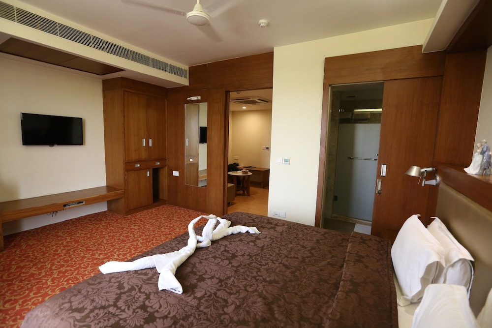 SILVER CLOUD HOTEL 36/71