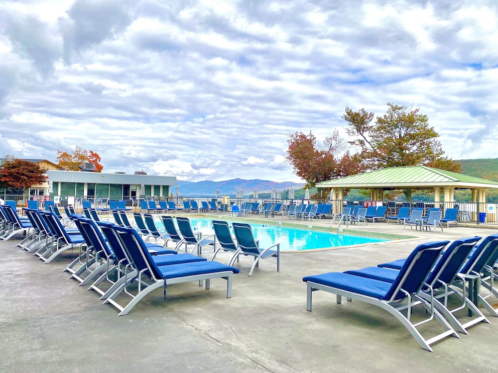 The Georgian Lakeside Resort 34/67