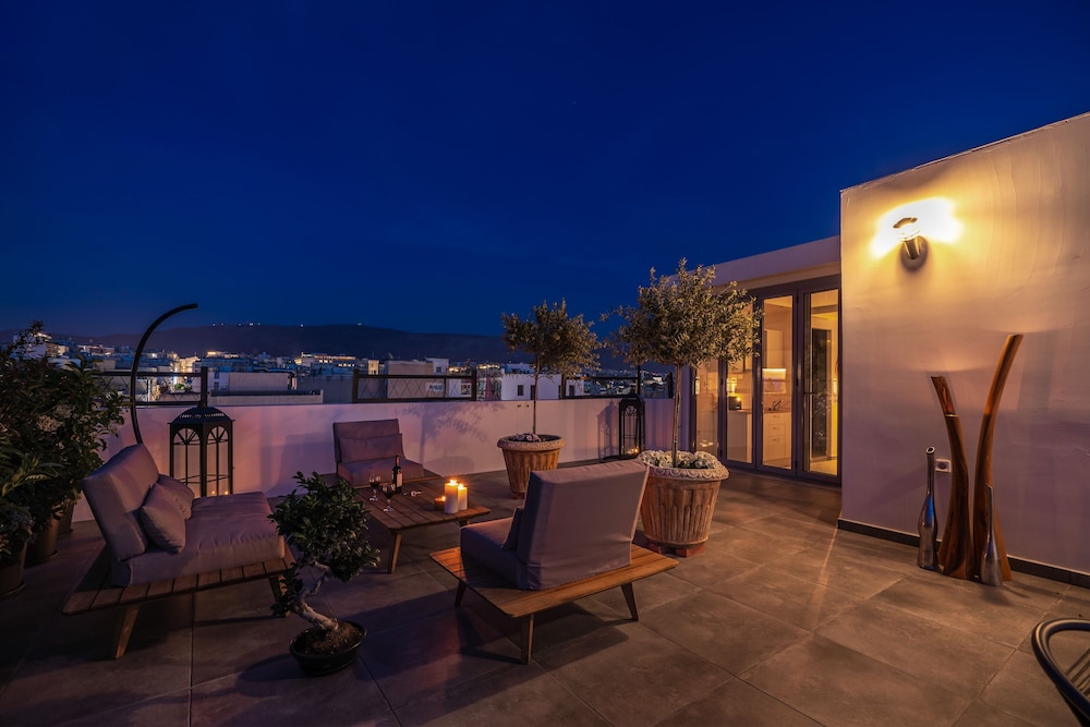 Mythos Luxury Suites 28/50