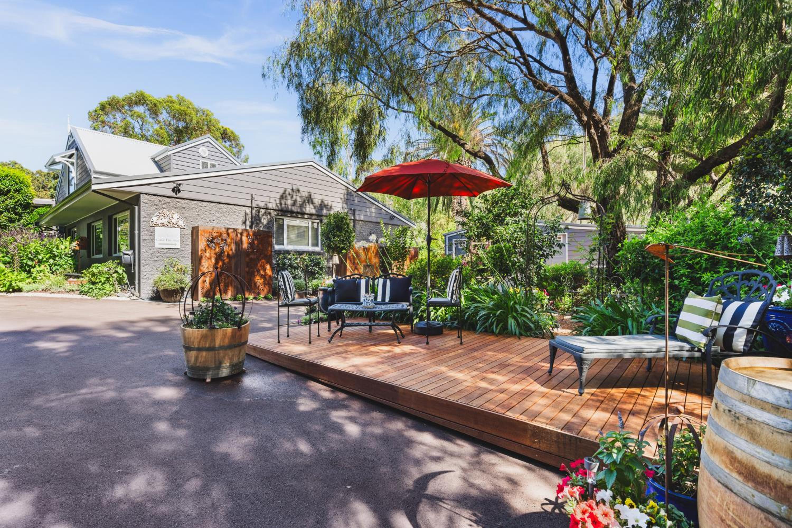 ROSEWOOD GUESTHOUSE 33/50