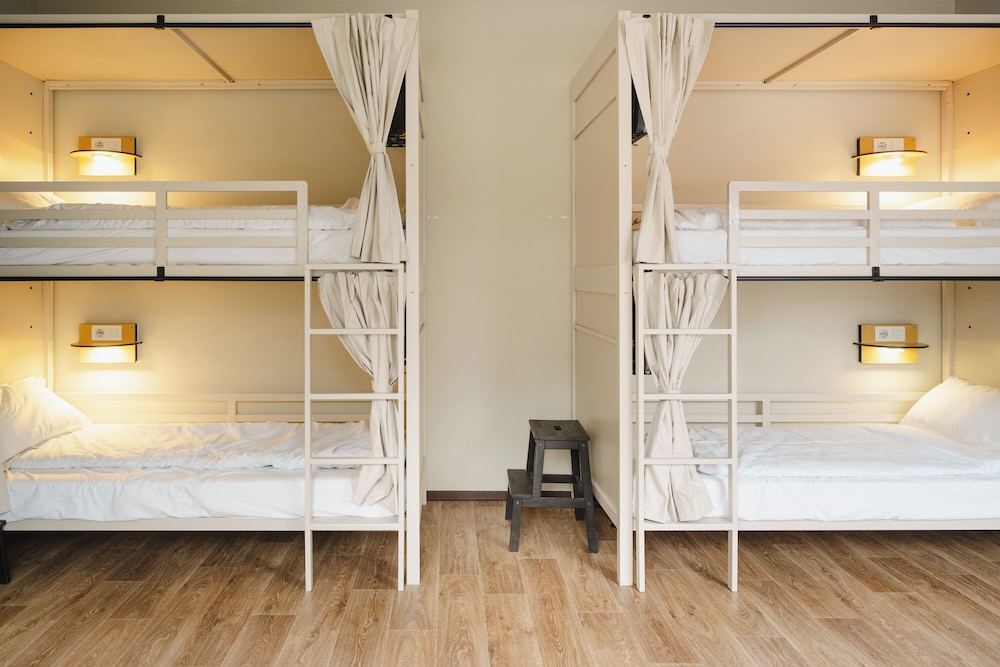 PRIVATE, MIXED DORM, 4 BEDS