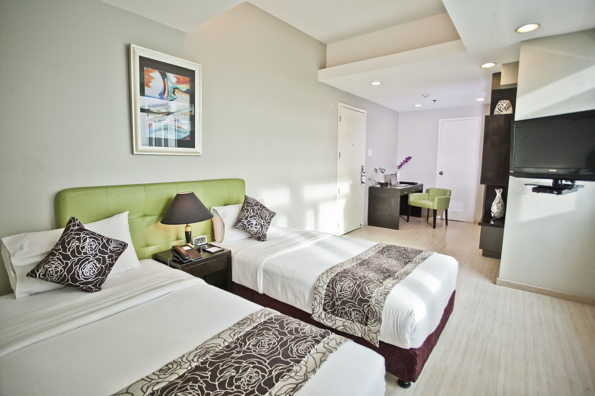 PREMIUM, DELUXE, TWIN BEDS