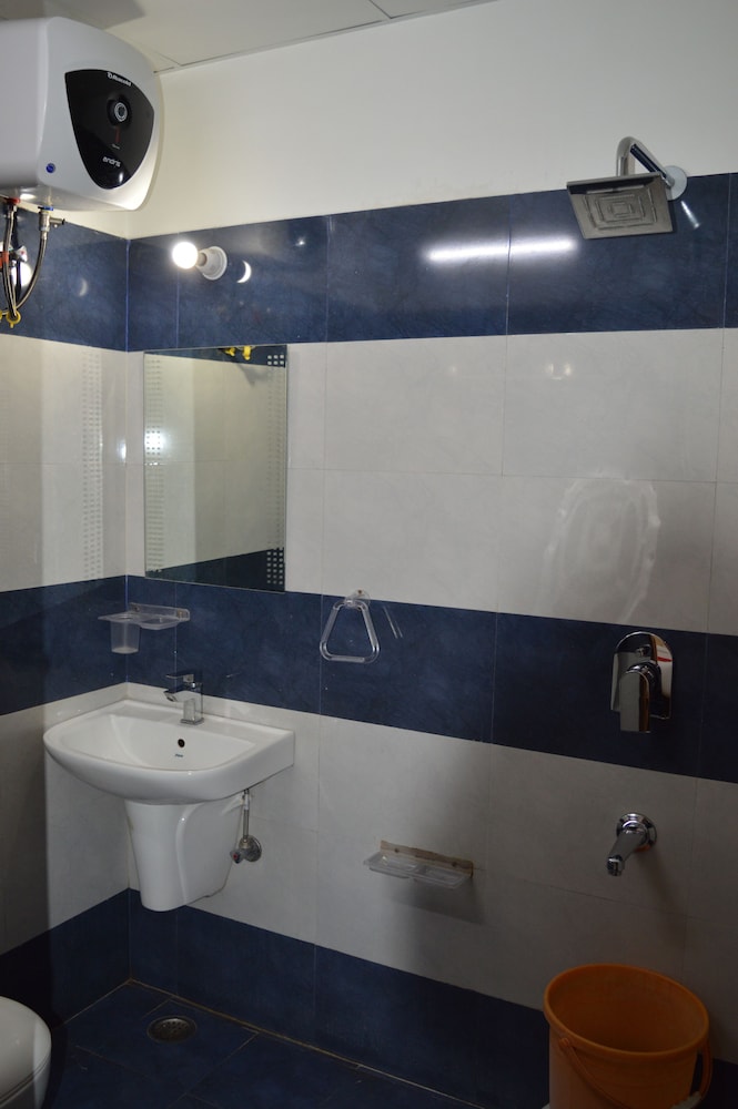 Hotel Thikana Palace 46/50
