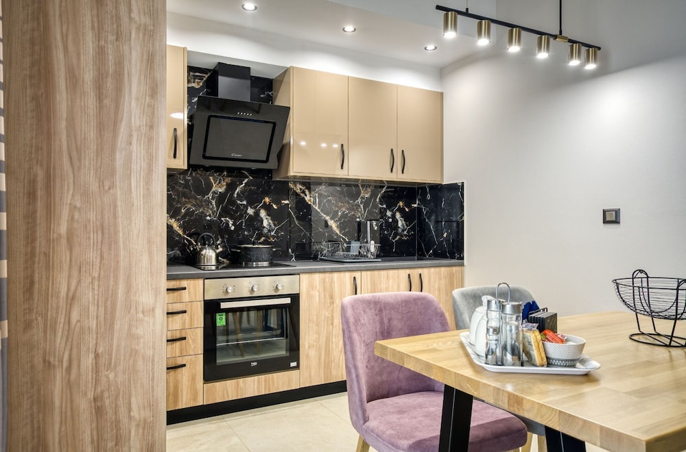 Sapphire Horizon Suites 80/94