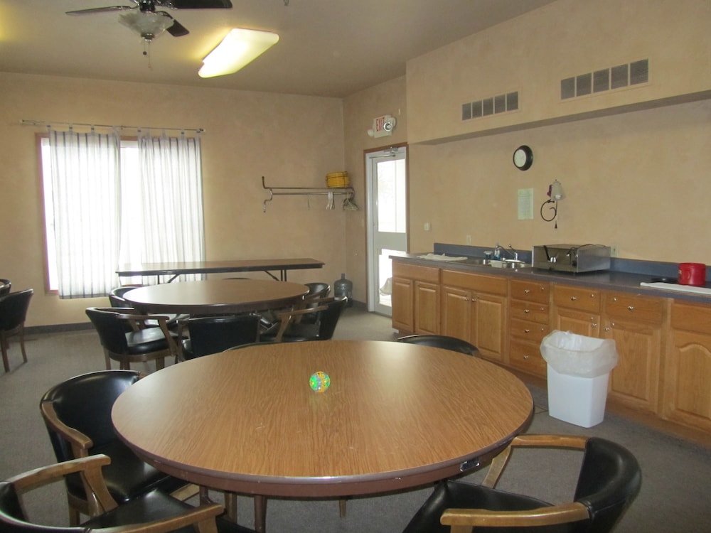 Park View Inn And Suites And Conference Center 50/65
