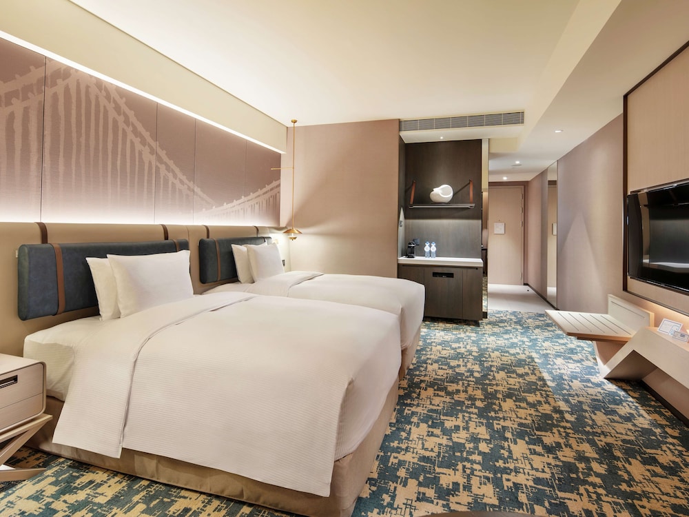 Hilton Taipei Sinban 18/74