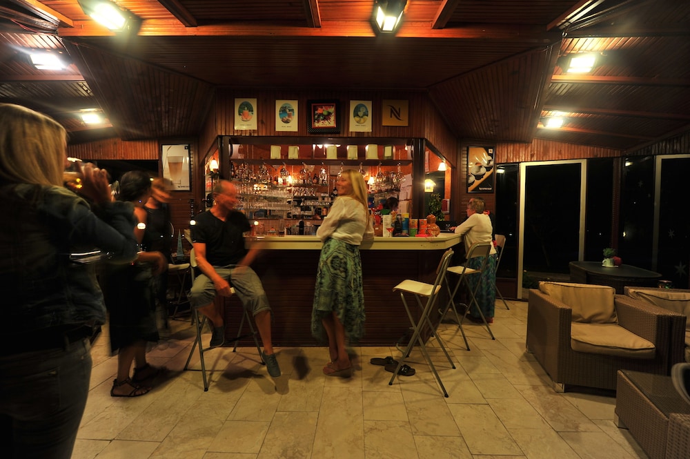 Grenadine Lodge 34/50