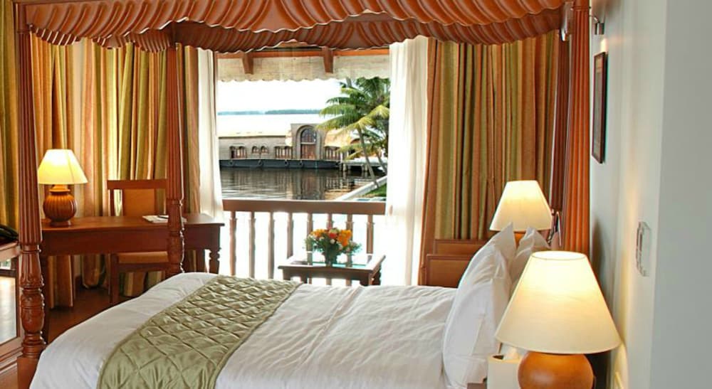 Lemon Tree Vembanad Lake Resort Muhamma 11/31