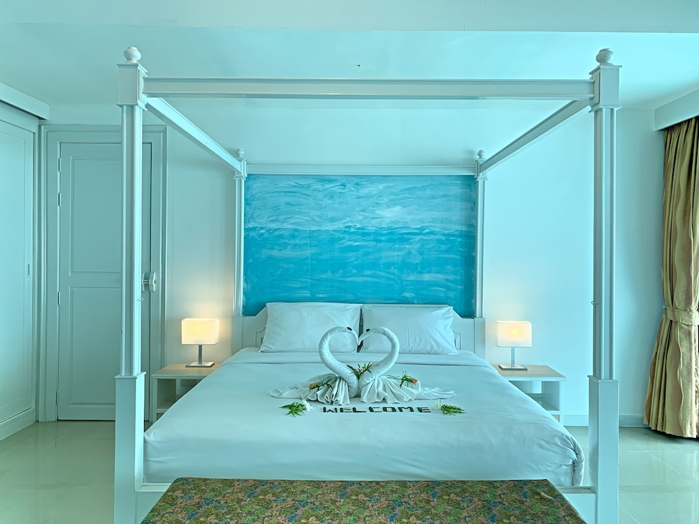 Sand Sea Beach Resort 12/46