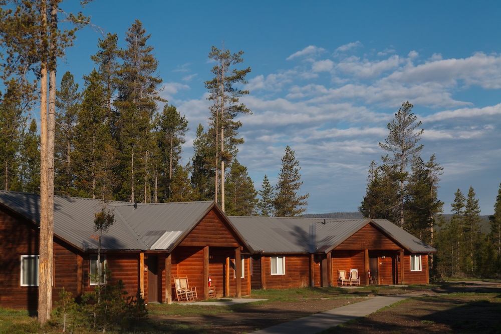 Headwaters Lodge And Cabins At Flagg Ranch 4/55