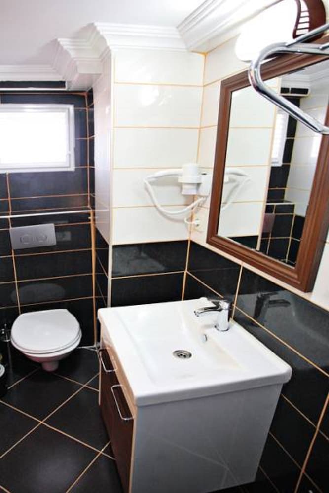Taksim Palace Hotel 57/60
