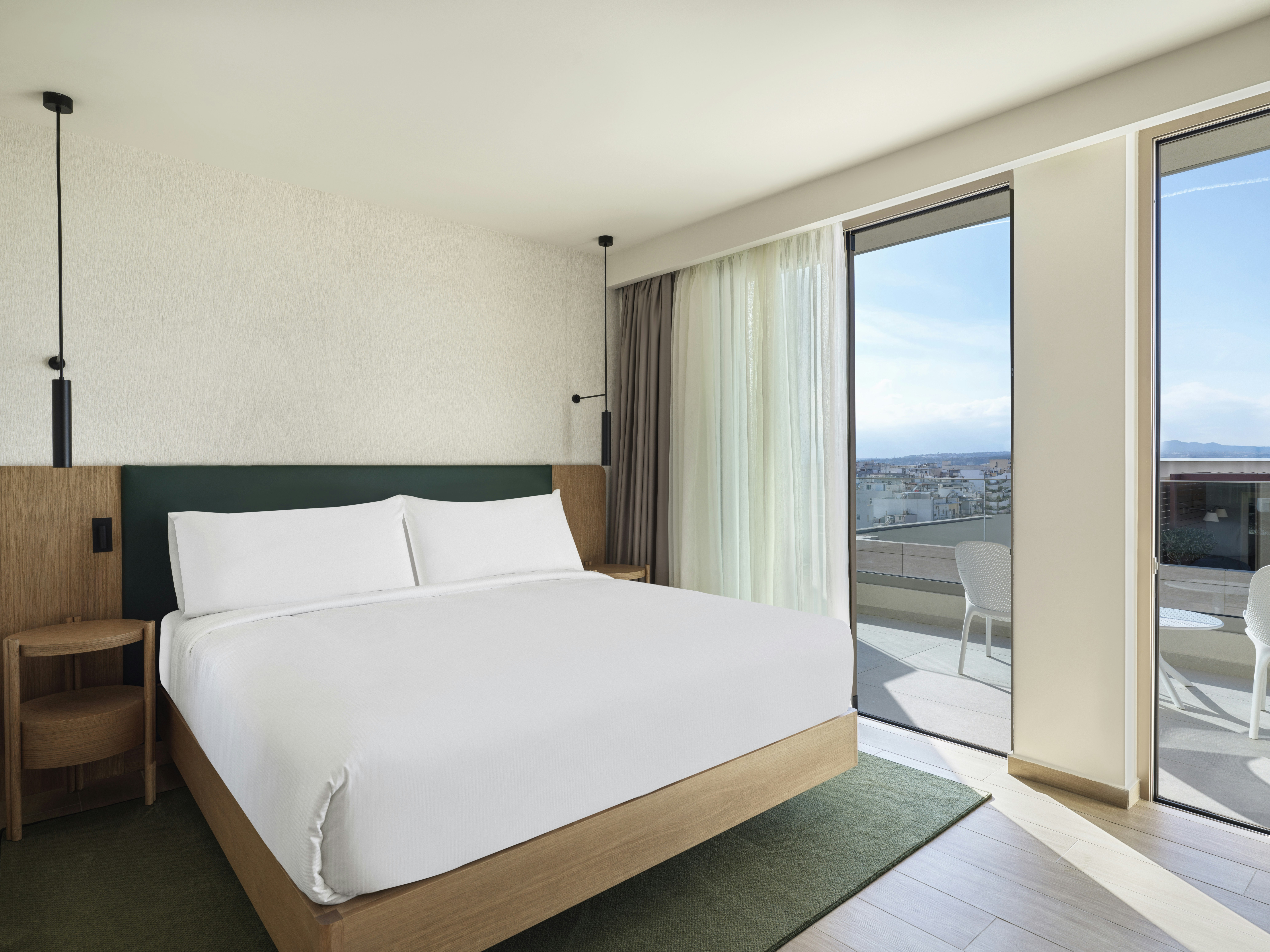 ROOM, KING BED