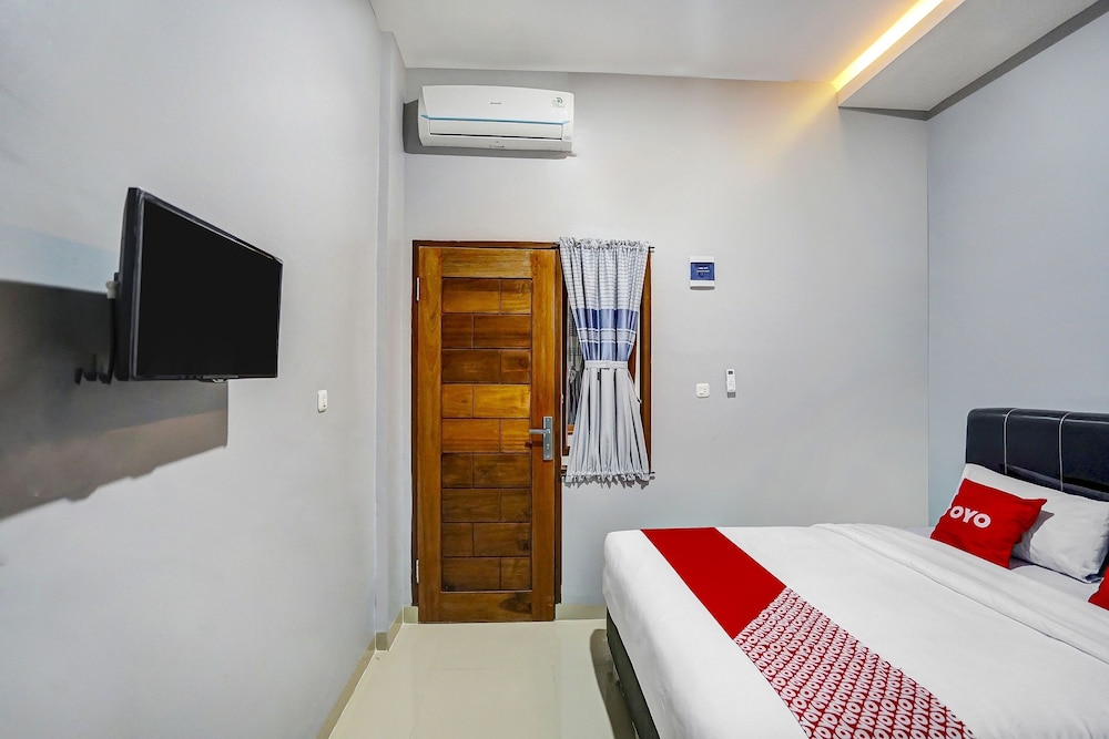 Super OYO 91181 Beda Arga Residence near RSU Royal Prima 7/15