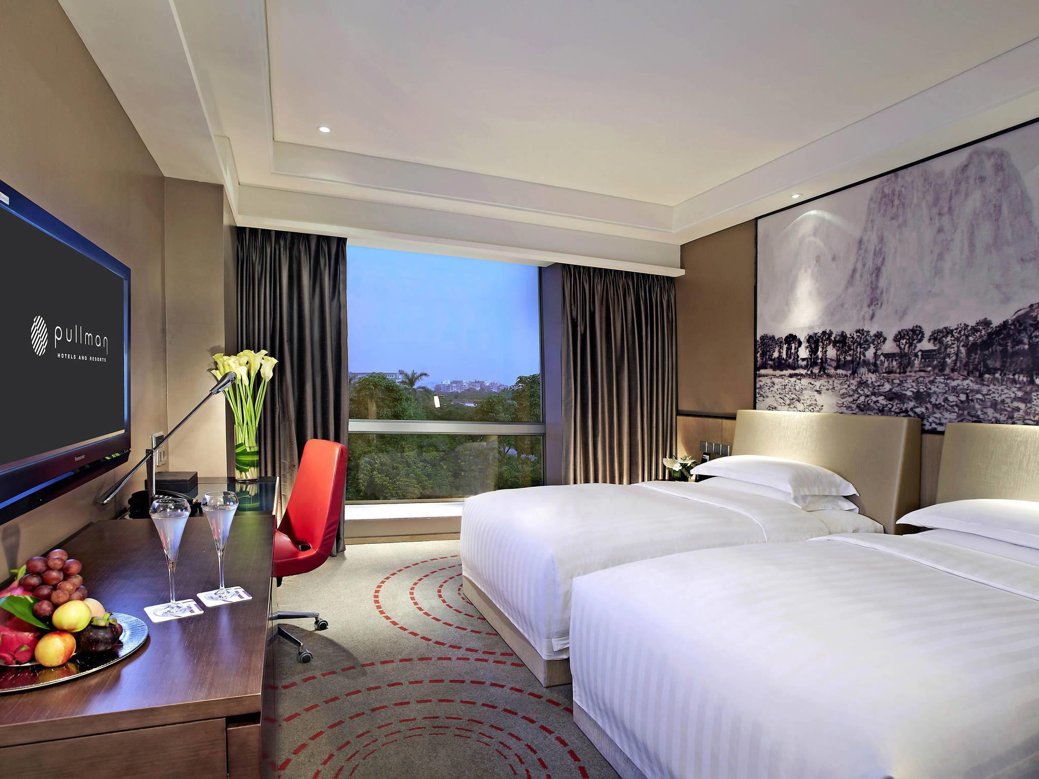 SUPERIOR, TWIN BEDS, PARK VIEW